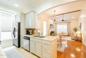 Charming two bedroom house in center of Lafayette - Image 3
