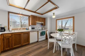 Entire 2 Bed 2 1/2 Bath home near Golf Course - Image 3