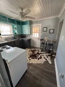 Cute Pet-Friendly Travel Cottage & Cozy Getaways - Image 4
