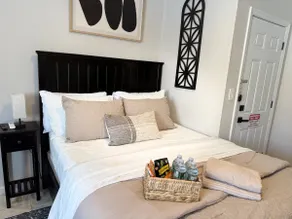 Cozy, Chic, Fireplace Studio Getaway Certified! - Image 2