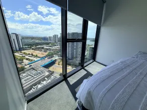 Belconnen Sky Luxe Apartment Free Parking - Image 3