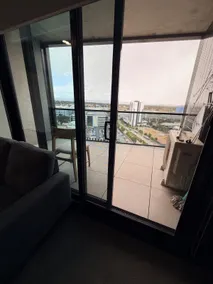Belconnen Sky Luxe Apartment Free Parking - Image 2