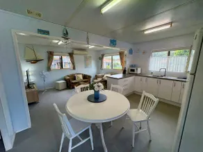 Cosy Corner Cabin - Image 3