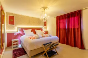 Loveroom Royal Diamond - Spa and Sauna Suite - Image 3