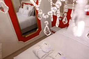 Loveroom Royal Diamond - Spa and Sauna Suite - Image 4