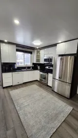 Large Retreat • 2 Kitchens • Free Parkings - Image 5