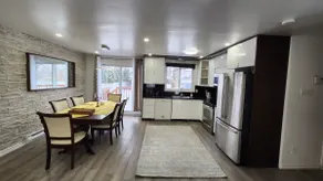 Large Retreat • 2 Kitchens • Free Parkings - Image 5