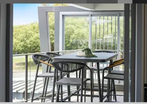 Sunshine Coast Beachside Escape - Image 2