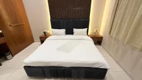 Elegant couple -Friendly Room I Prime city Area - Image 5