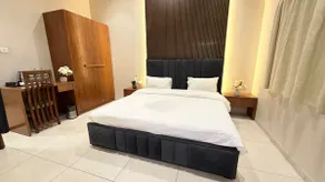 Elegant couple -Friendly Room I Prime city Area - Image 2