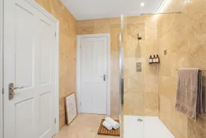 Bamburgh - Sleeps 8 - Dogs Stay Free - Enclosed Garden - Off Road Parking - Image 4