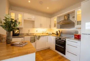 Bamburgh - Sleeps 8 - Dogs Stay Free - Enclosed Garden - Off Road Parking - Image 3