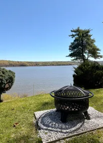 Hudson Riverfront Home with Scenic Views - Image 5