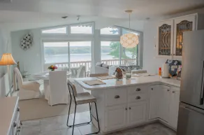 Hudson Riverfront Home with Scenic Views - Image 4