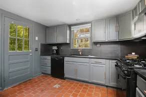Designer 2 Bedroom Apt near Emory - Image 5