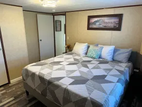 Set anchor at RB's Lake House - Image 4