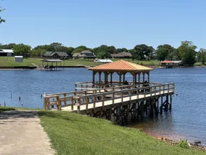 Set anchor at RB's Lake House - Image 3