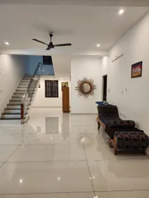 Spacious 5 BHK Luxury Stay - Image 5