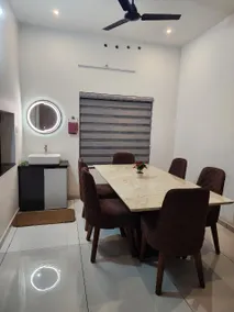 Spacious 5 BHK Luxury Stay - Image 3