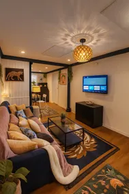 Born in Bandra • Cozy 3bhk• Chapel Terrace House - Image 3