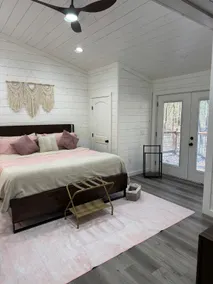 The Gorgeous New Skyfall Cabin Sleeps 10 in Style! - Image 4