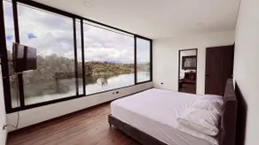 Luxury house with lake access 3 minutes from town - Image 4