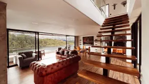 Luxury house with lake access 3 minutes from town - Image 3