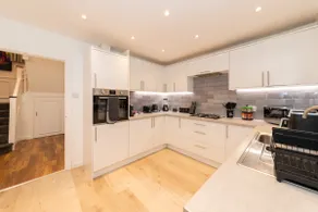 Spacious 4BR House with Parking for Work & Family - Image 3