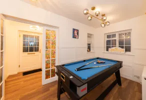 Spacious 4BR House with Parking for Work & Family - Image 4
