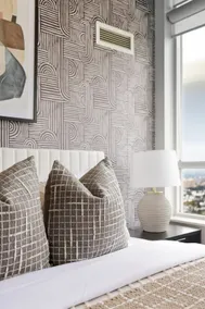 Stylish 3br Condo - Parking - 65” TV - Image 4