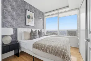 Stylish 3br Condo - Parking - 65” TV - Image 5