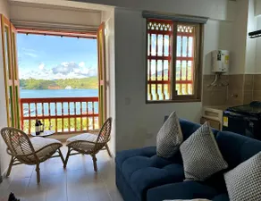 Charming colonial loft overlooking the reservoir - Image 2