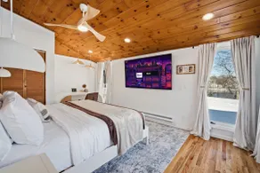 King Bed w/ Game Room near Massmutual w/ Riverview - Image 5