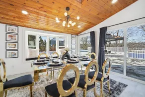 King Bed w/ Game Room near Massmutual w/ Riverview - Image 3