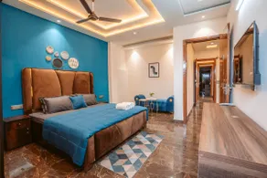 Premium Stay Near Galleria Market - Image 2