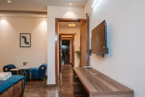 Premium Stay Near Galleria Market - Image 4
