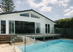 Skippers Hideaway – Coastal Stay Near Beach & Lake - Image 3