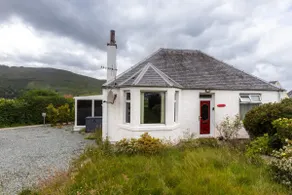 Luxury Cottage in the Heart of Portree HS - Image 2