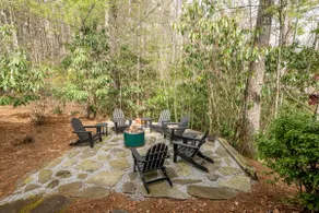 New! Chapel Hill Cottage-Sleeps 6-Fire pit - Image 3