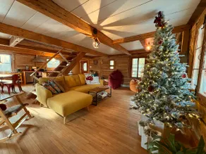 Chalet Le Vieil Âtre - Rustique, Chaleureux & Spa - Image 2