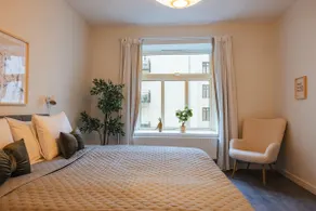 Super Central | King bed | Spacious & Calm | WiFi - Image 4