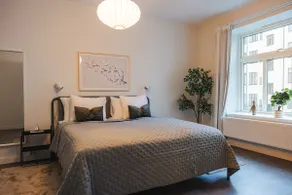 Super Central | King bed | Spacious & Calm | WiFi - Image 5