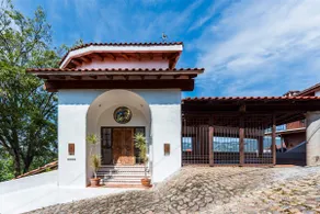 Casa Cuatro Elementos · Luxury Lakefront Villa - Image 2