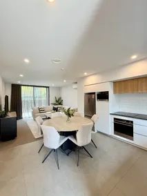 Modern 3 Bedroom Townhouse - Only 10min walk to Stadium - Image 3