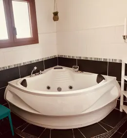 Beautiful chalet, jacuzzi, 8 beds, right in the center - Image 3