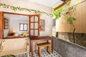 The Little Hut - Image 4