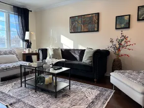 4BR Townhouse | 5-Min to DIX30 20-Min to Downtown - Image 5