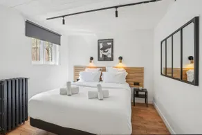 Maisons Alfort 6 Luxurious little house with private garden and Jacuzzi - Image 3