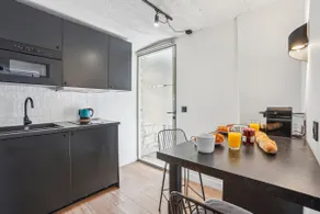 Maisons Alfort 6 Luxurious little house with private garden and Jacuzzi - Image 4