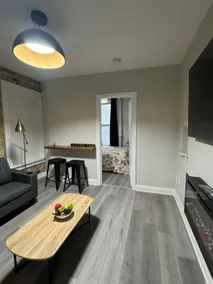 Dundas Delight 1-Bedroom Unit - Image 5